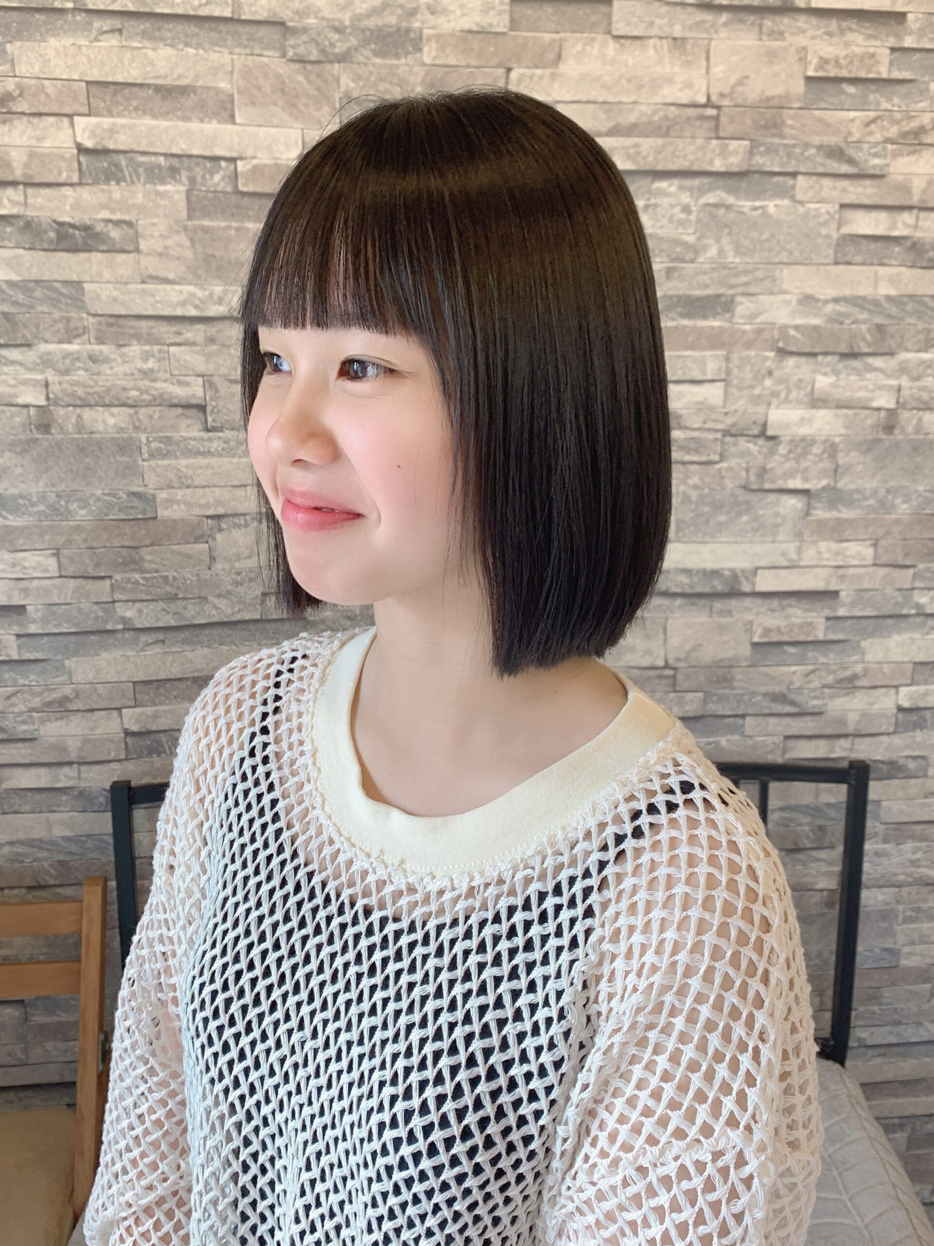 【縮毛矯正】夏の湿気でうねる癖毛を地毛に近い質感でまっすぐに☆