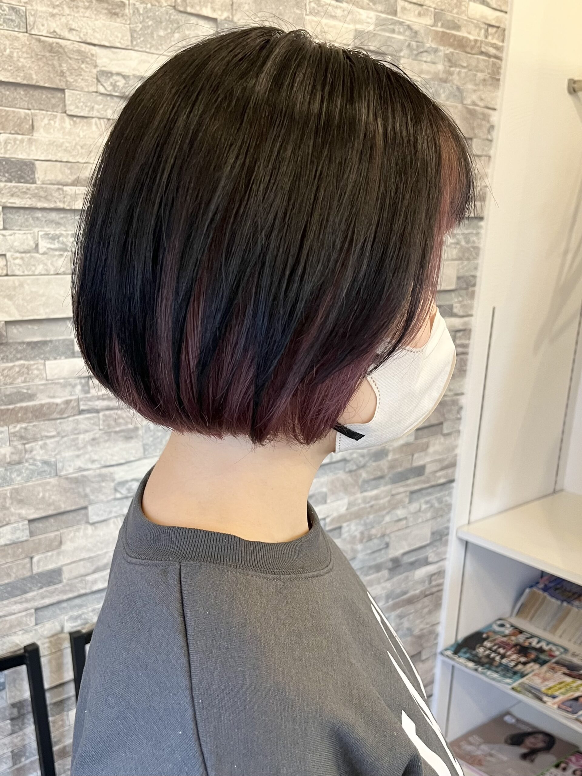 【ボブ】シンプルなボブにチラ見せレッドインナーカラー☆